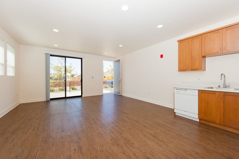 Floor plan for studio, 1 bath, 576 sqft